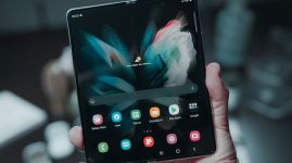 Samsung 360-degree foldable smartphone display